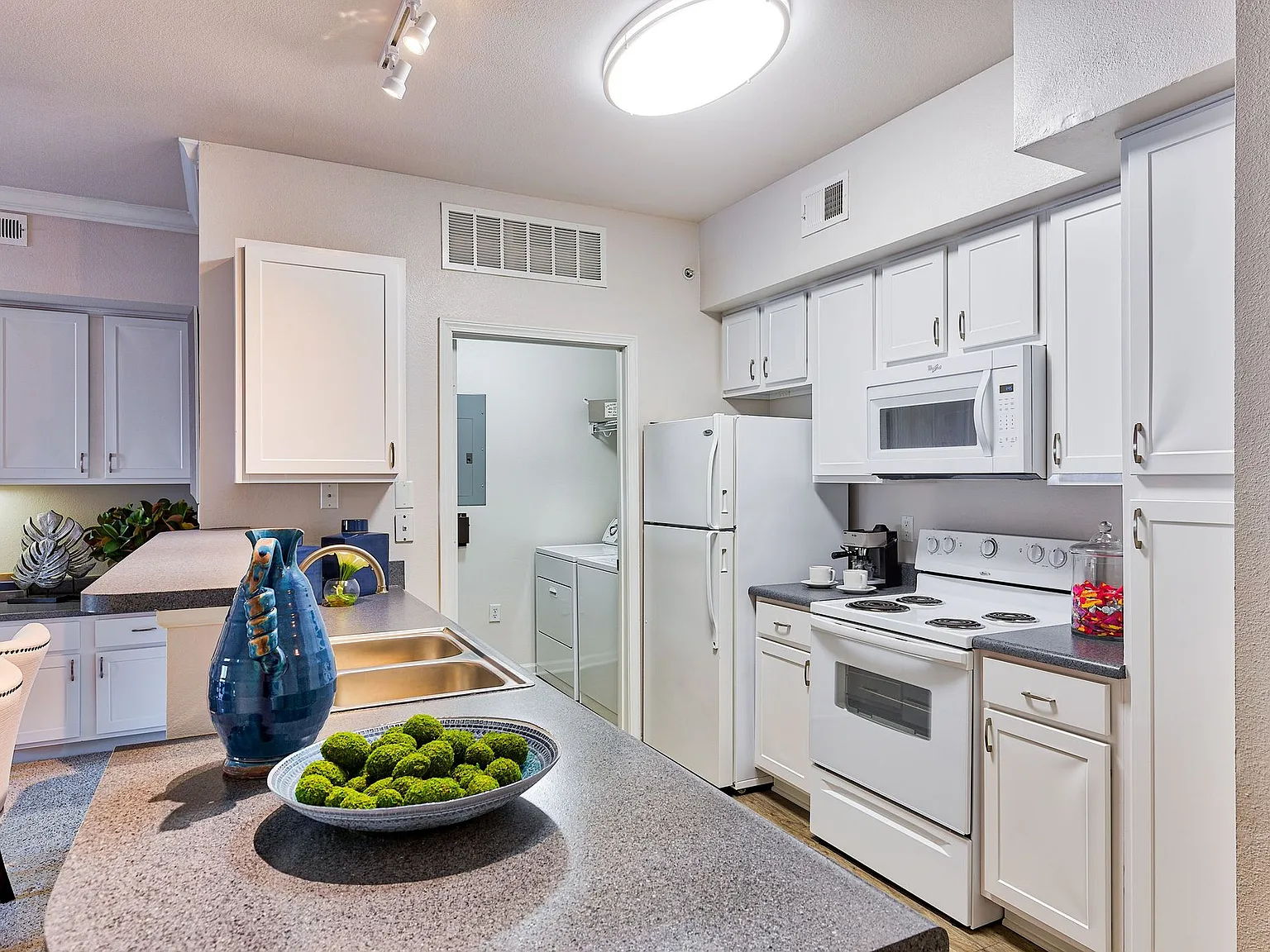 Eastland Trails Apartments — Photo 3
