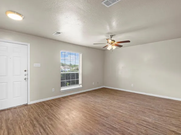120 Green Isle Ave, Dickinson, TX 77539