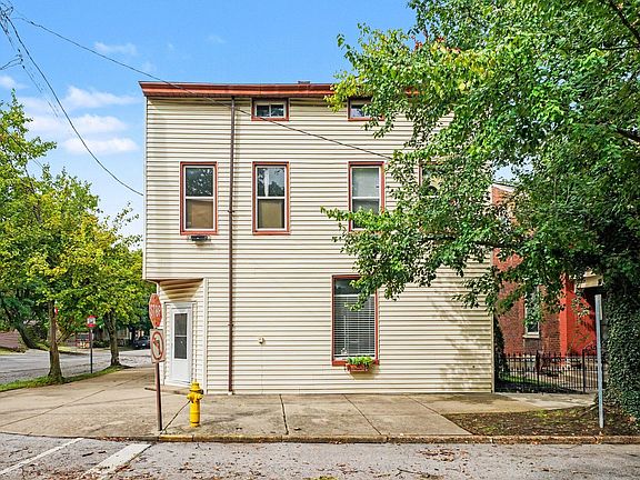 2nd image of 646 Monroe St