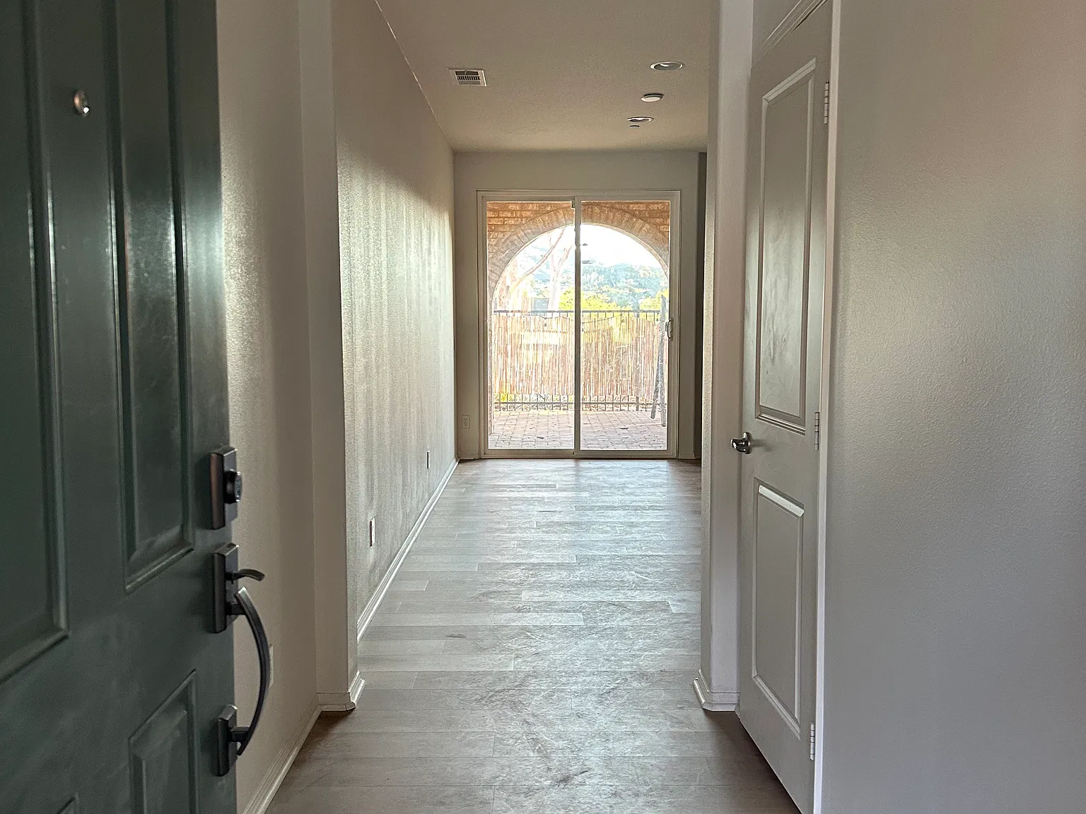 3 bed, 2.5 bath, 1649 sqft, $3,875 — Photo 4