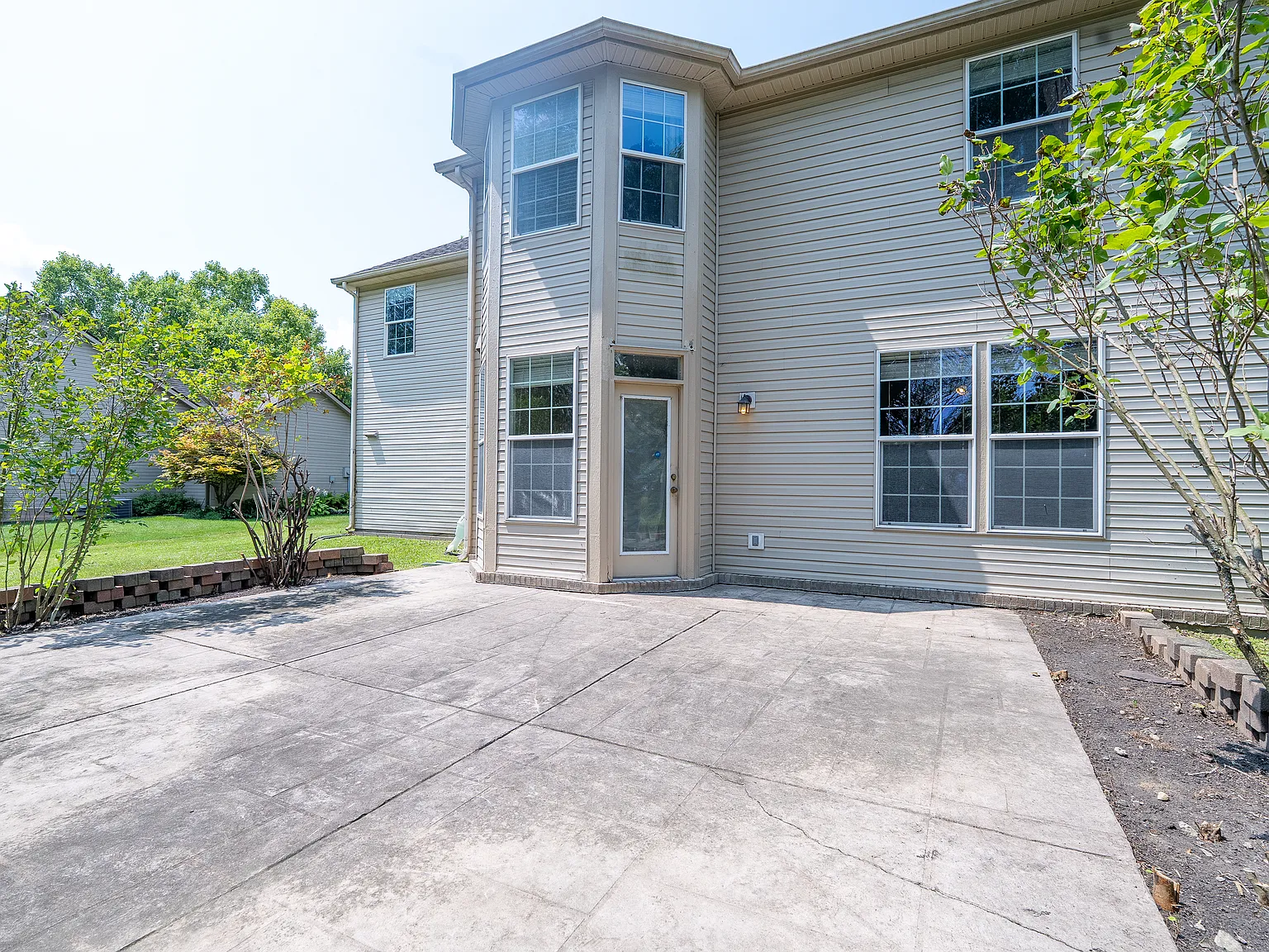 4 bed, 2.5 bath, 2615 sqft, $2,850 — Photo 2