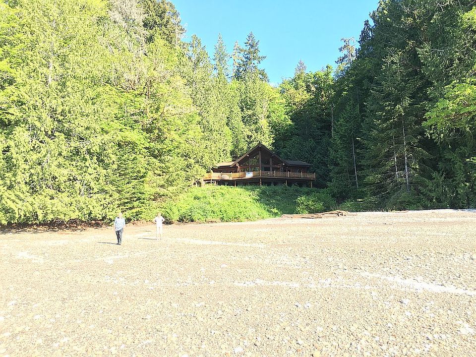 2nd image of 401 NE Hooyman Rd