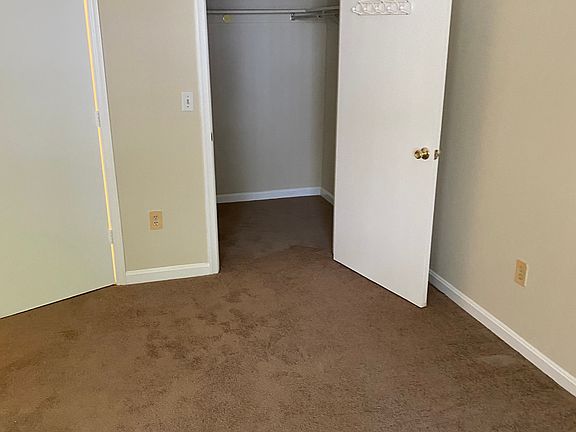 5th image of 2609 Camelback Ln APT 2