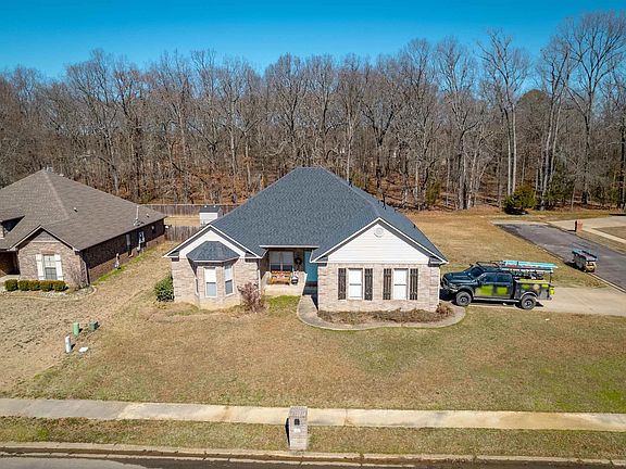 3rd image of 31 Brentwood Dr