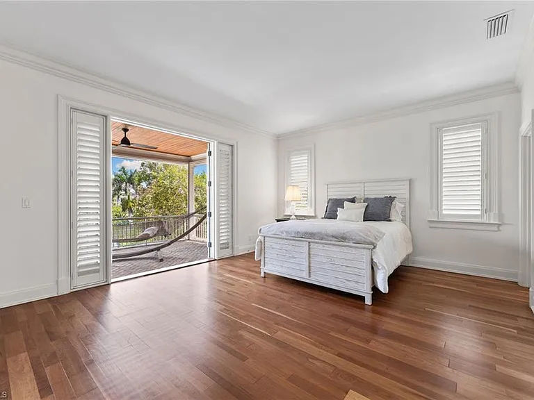 2325 Lantern Ln — Photo 35