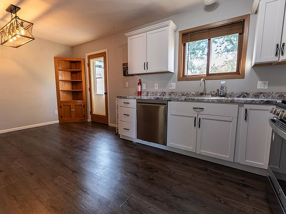 3rd image of 816 Central Ave