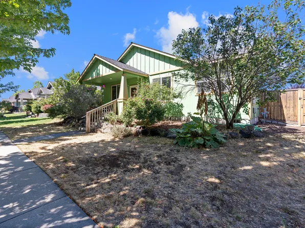 1345 NE 3rd St, Redmond, OR 97756