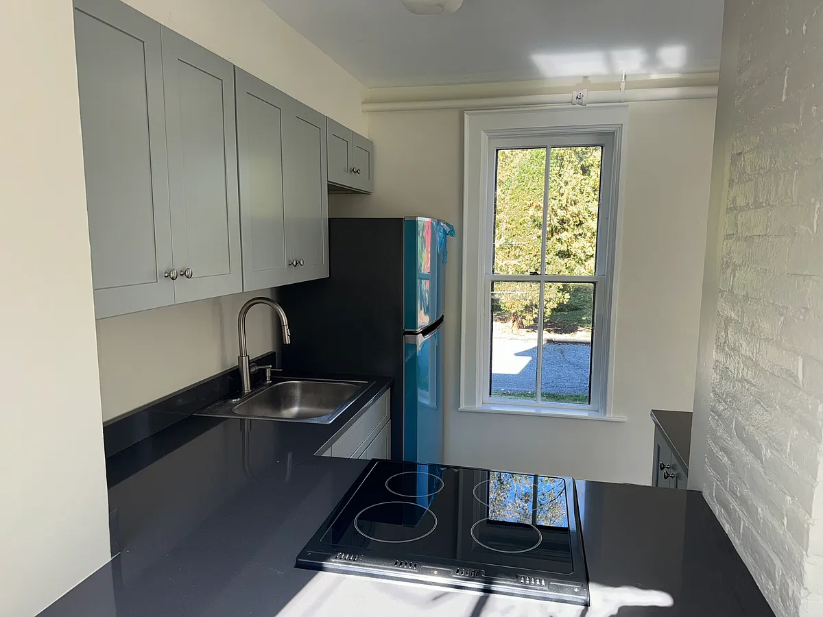 Building Photo - 5224 Shelburne Rd #104