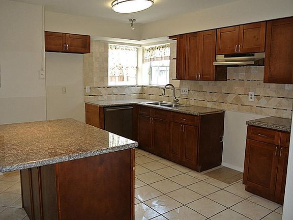 3rd image of 13158 Pebblewalk Cir S
