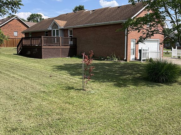 2nd image of 509 E Oakdale Dr