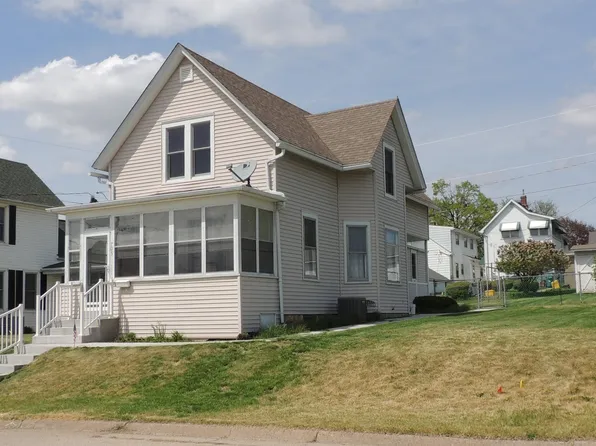 705 Groveland Pl, Dubuque, IA 52001