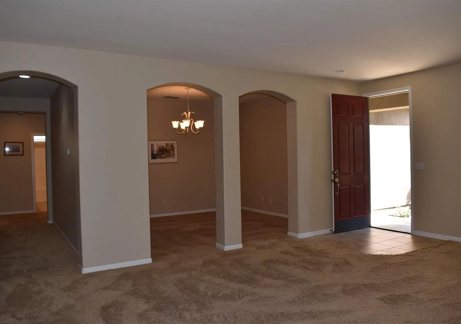 Beautiful Single-Story Home in a Desirable Lincoln Neighborhood! — Photo 4