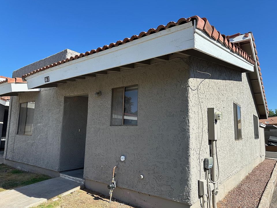 Detached Townhome! No Shared Walls with Neighbors. Upper windows provide lots of natural light in the living room