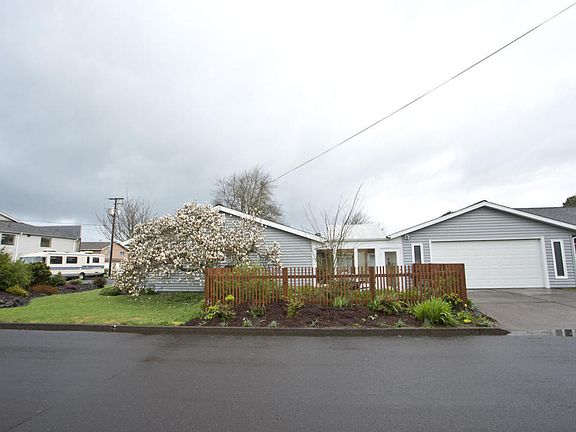 3rd image of 1012 NE Avery St