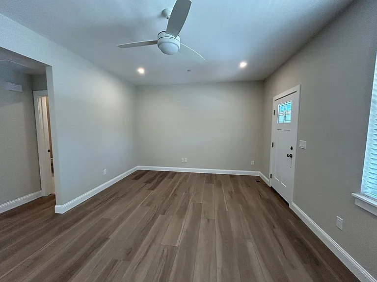 536 E Mulberry St — Photo 32