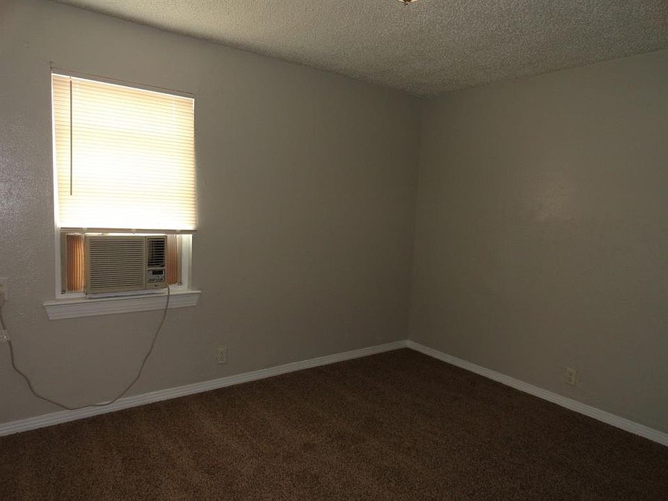 2nd image of 4520 Columbia Ave APT 1