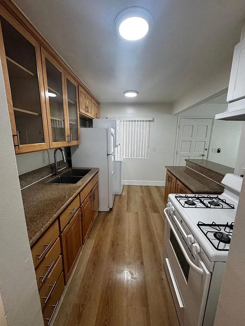 1 bed, 1.0 bath, $2,686 — Photo 2