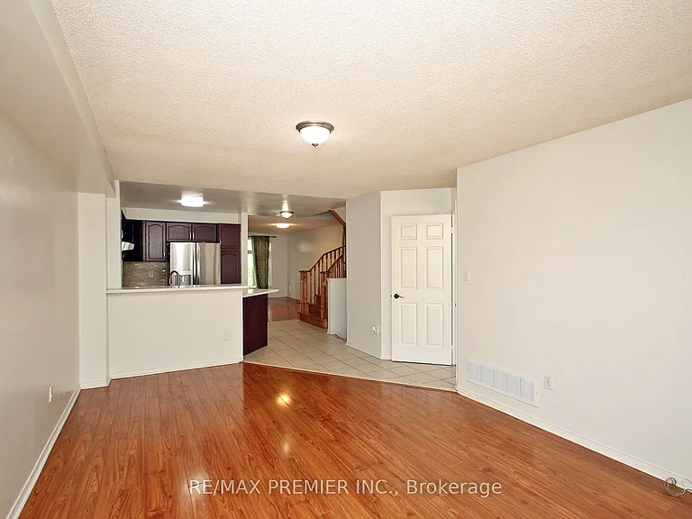 205 Equator Cres — Photo 6