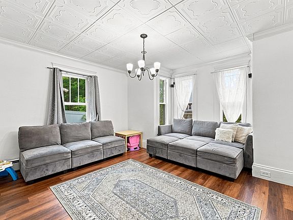 4th image of 30 Prospect St