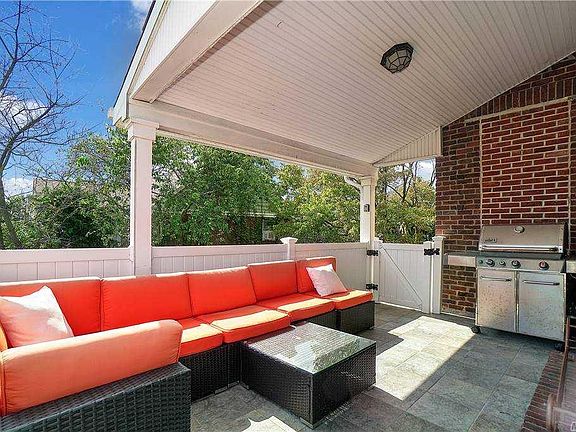 2nd image of 215 3roosevelt Blvd