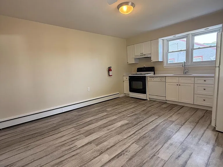 272 Elm Ave #A — Photo 11