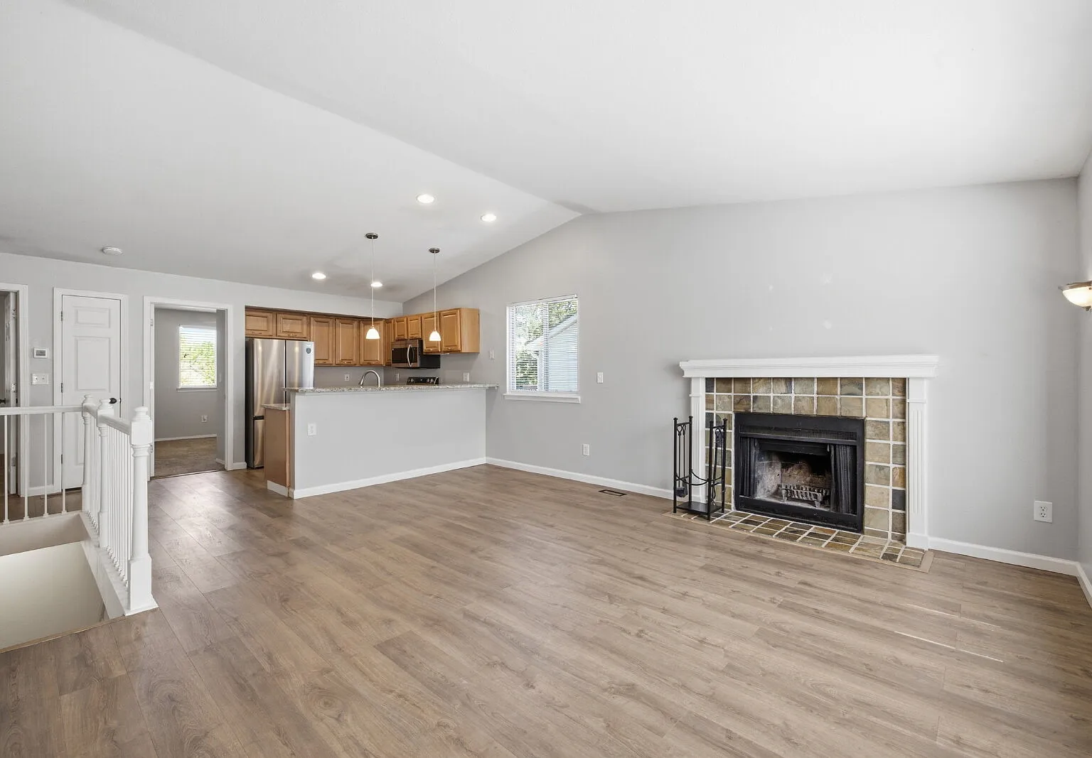 4 bed, 2.0 bath, 1700 sqft, $2,595 — Photo 3