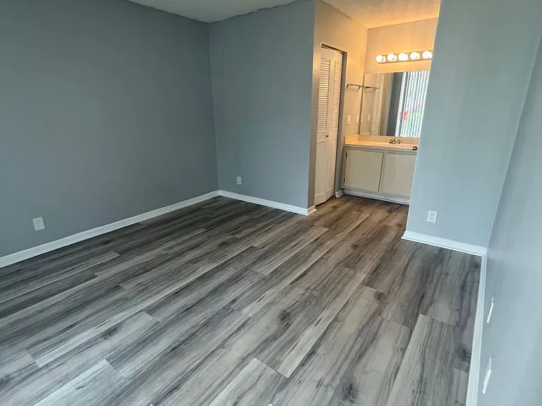 752 Executive Center Dr #110-11-110 — Photo 6