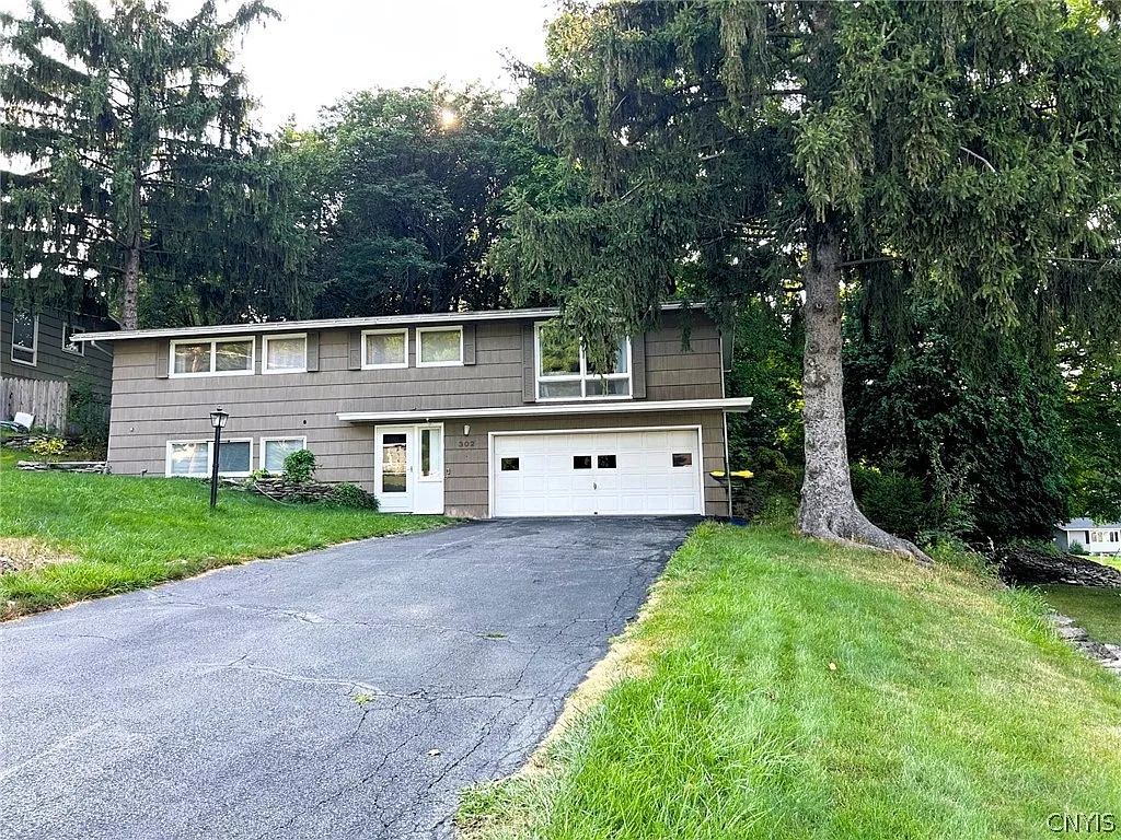3 bed, 2.0 bath, 2300 sqft, $2,850 — Photo 2