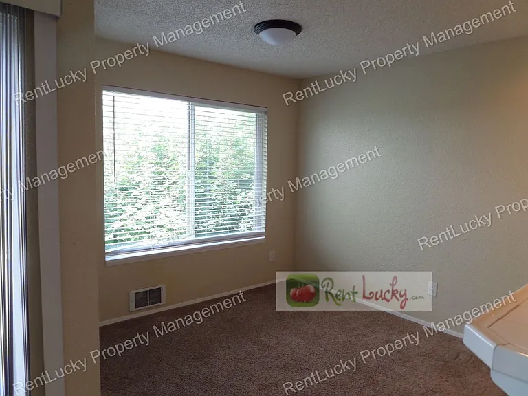 3233 NE 12th St #302 — Photo 7