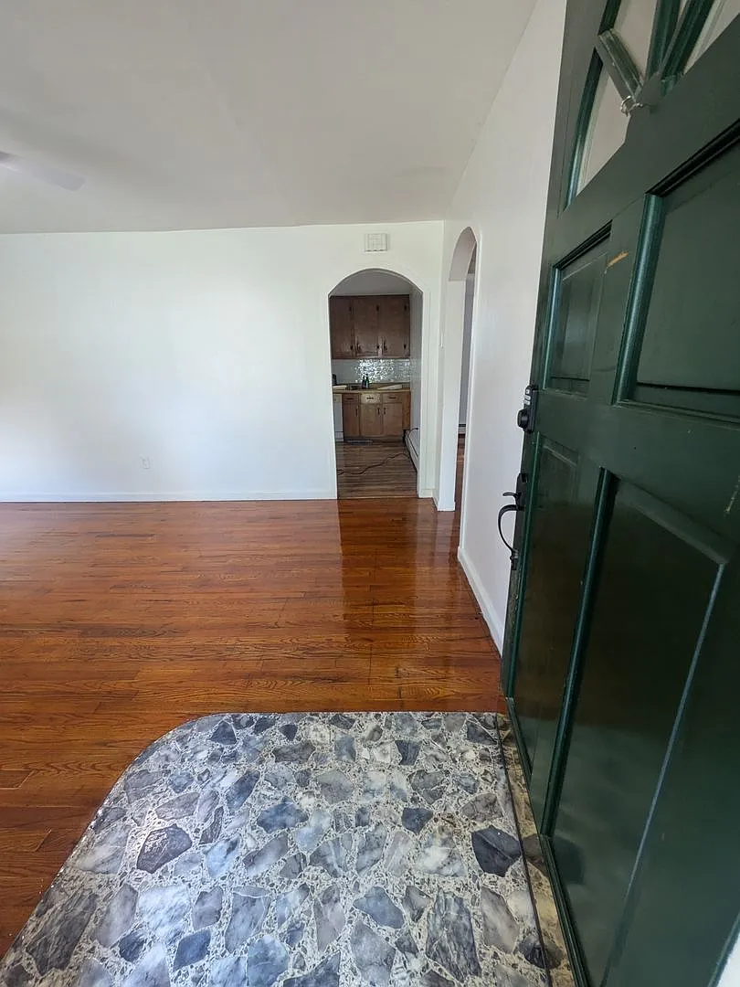 Single Family Home Near Walmart & Minutes from Downtown Lexington — Photo 2