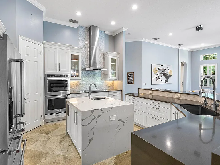 4675 Manderly Dr — Photo 7