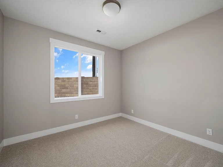 2720 S Beech St — Photo 29