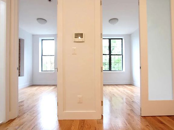 4th image of 2366 Pacific St #2A