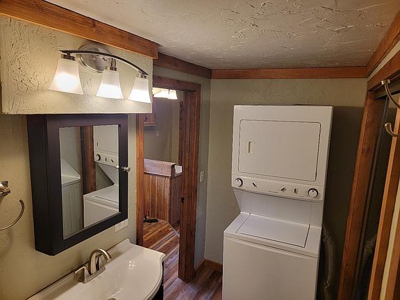 Bath/Laundry Area