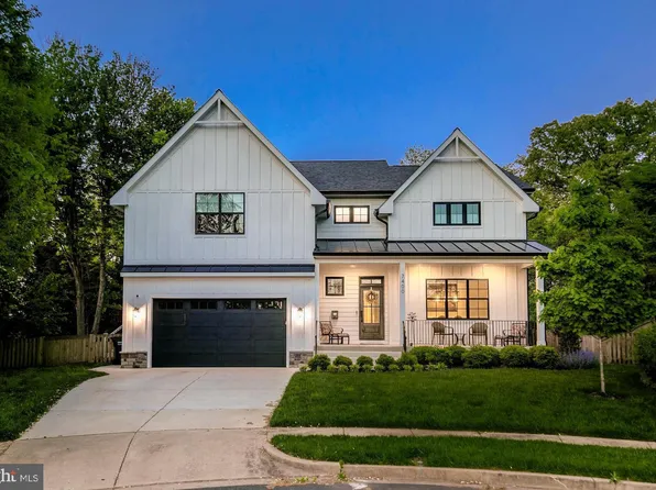 7400 Storm Ct, Falls Church, VA 22043