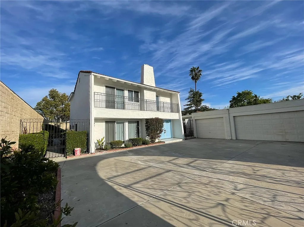 5 bed, 2409 sqft, $6,500 — Photo 2