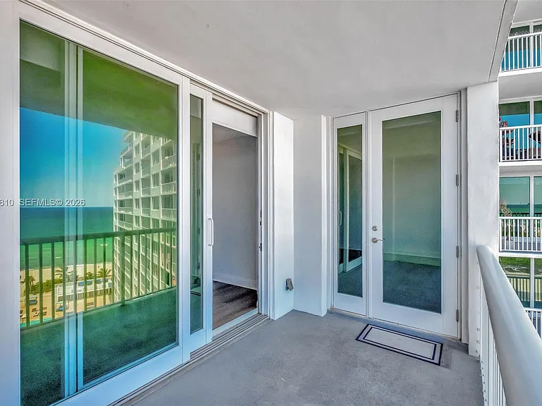 5401 Collins Ave #928 — Photo 13