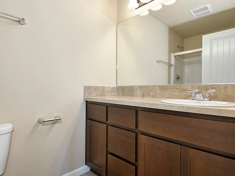 228 SE Maple St — Photo 9