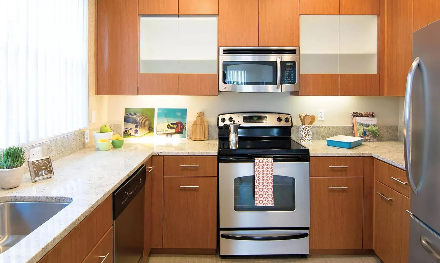 1 bed, 1.0 bath, 753 sqft, $6,701 — Photo 2