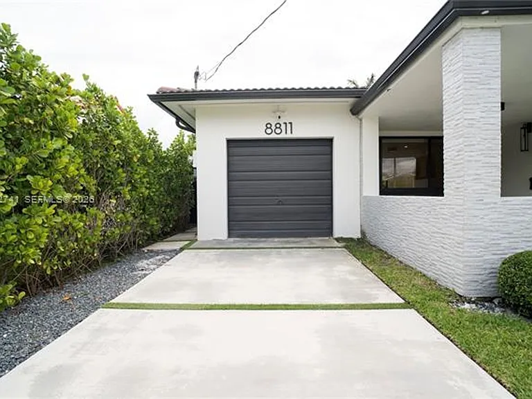 8811 Carlyle Ave — Photo 4