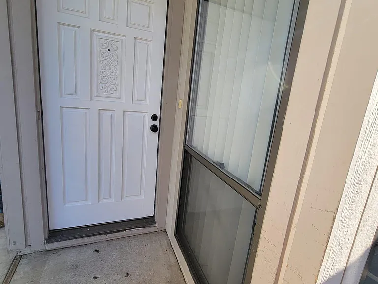 2512 Larkspur Ln — Photo 18