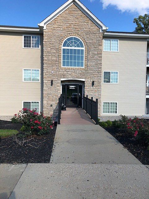 1st image of 1065 Wellington Dr Unit 5