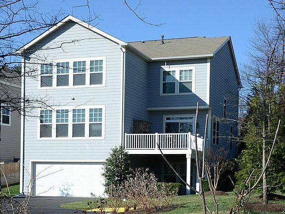 3rd image of 134 Pearl St