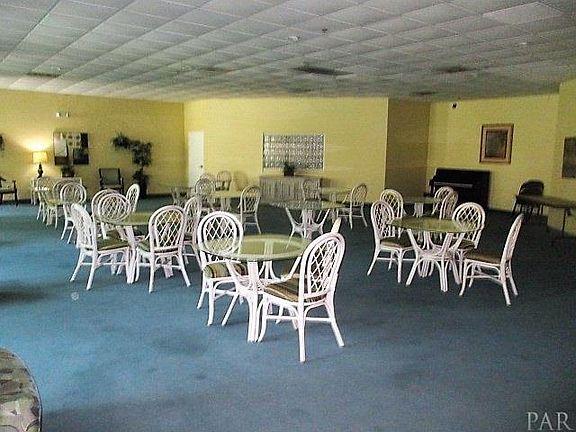 5th image of 224 E Garden St APT 405