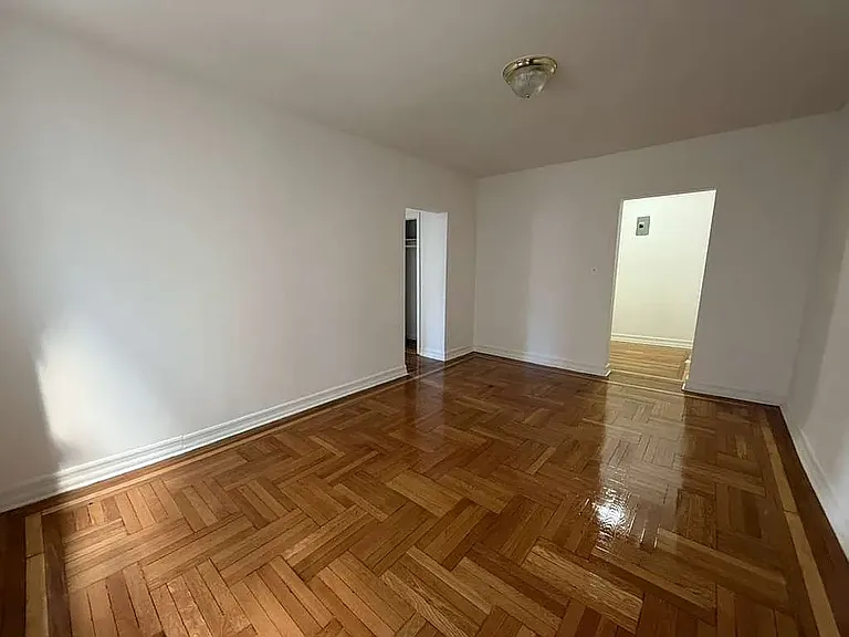 1543 Townsend Ave #4B — Photo 3