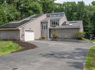 28 Chappy Ln, Salem, NH 03079