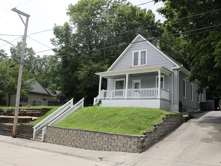 326 Logan St — Photo 1