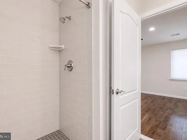 4 Regency Ct — Photo 33