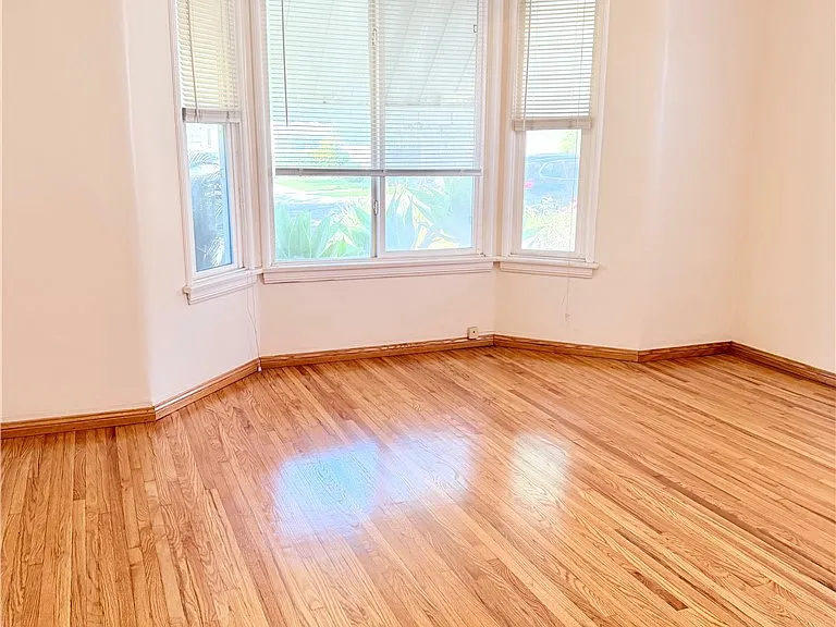 828 N Pass Ave — Photo 26