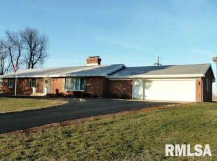 1300 N Topper Dr, Mount Pulaski, IL 62548